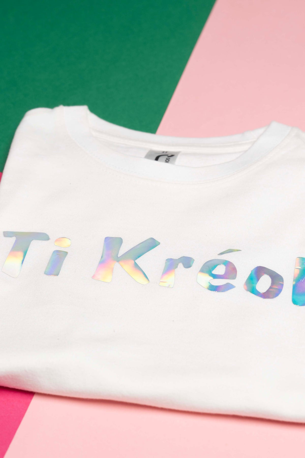 T-shirt blanc logo irisé – Ti Kréol